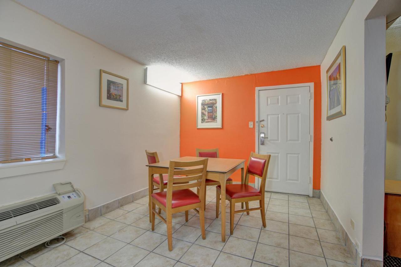 Americas Best Value Inn Laredo Eksteriør billede