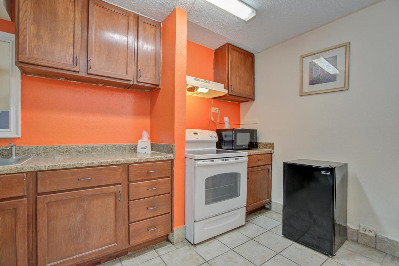Americas Best Value Inn Laredo Eksteriør billede