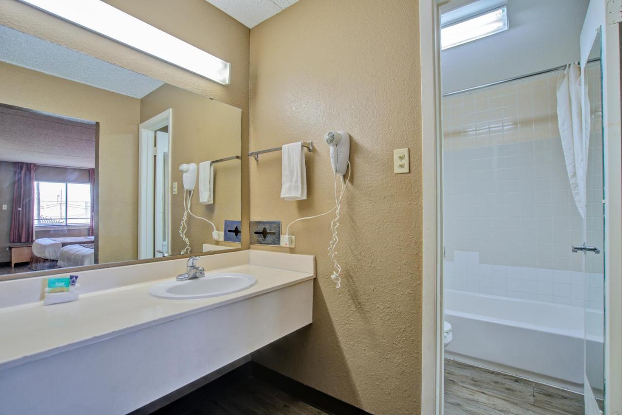 Americas Best Value Inn Laredo Eksteriør billede