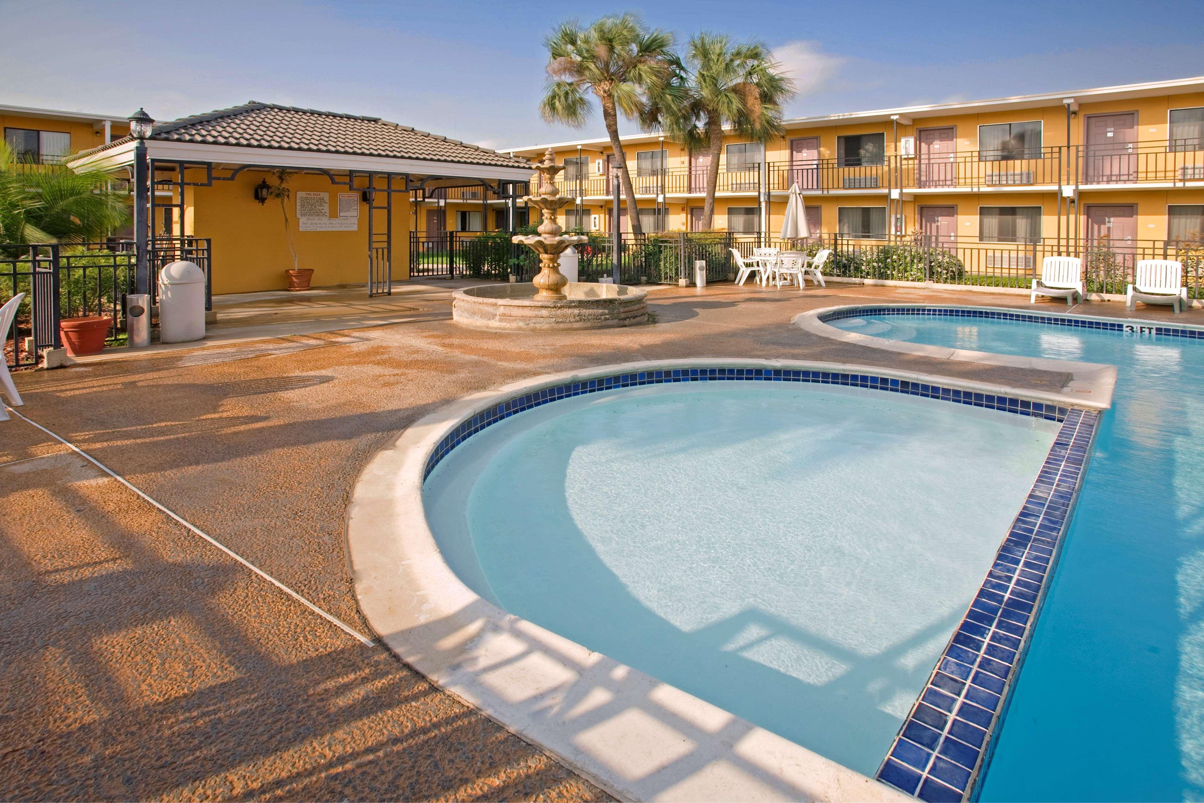 Americas Best Value Inn Laredo Eksteriør billede